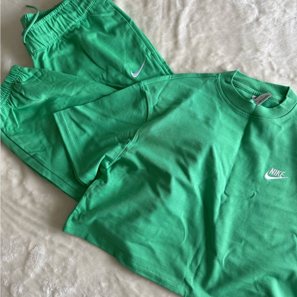 Nike Mint Green Athletic Set - Picture 9 of 9